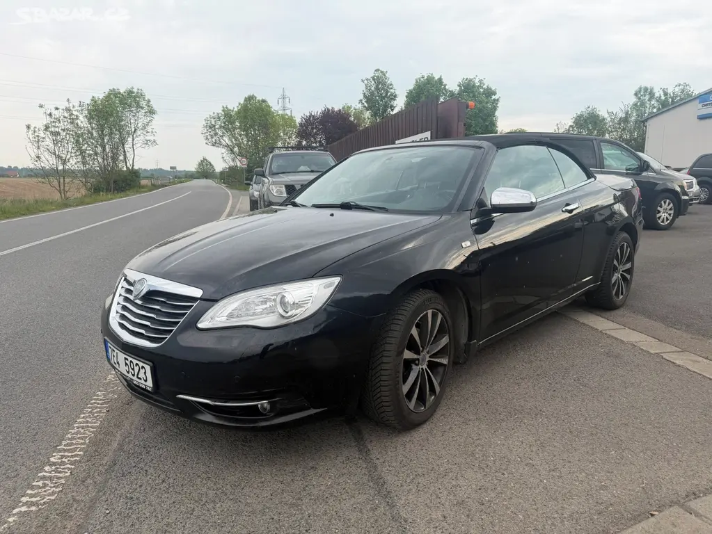 Chrysler 200s Lancia Flavia 200s 2,4i Limited 2012